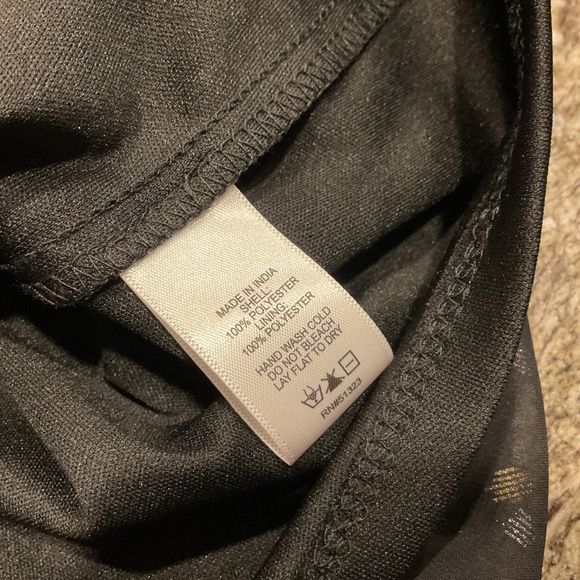 1 State black top with gold dots. Medium - Picture 4 of 5